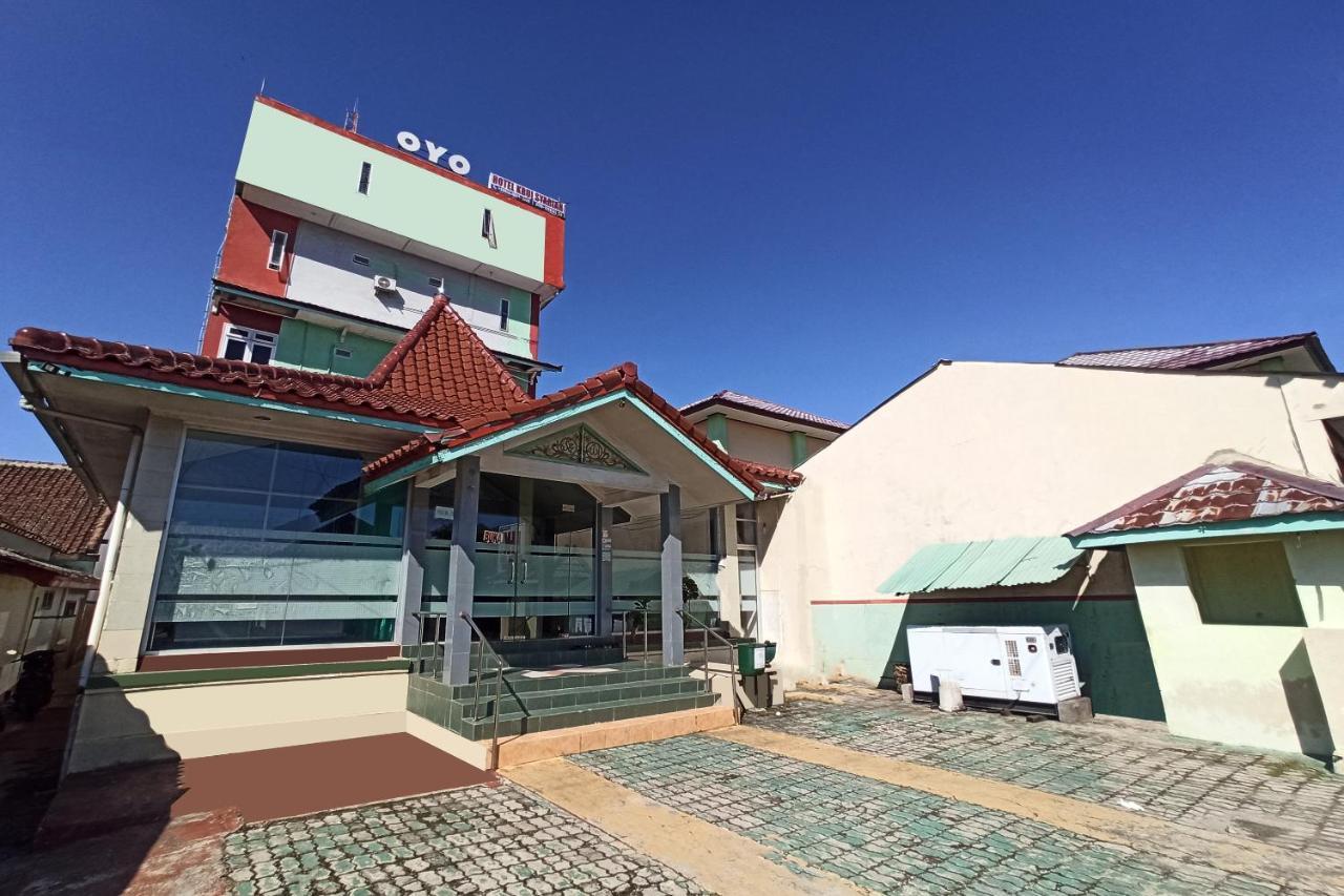 Oyo 2611 Hotel Krui Syariah ภายนอก รูปภาพ