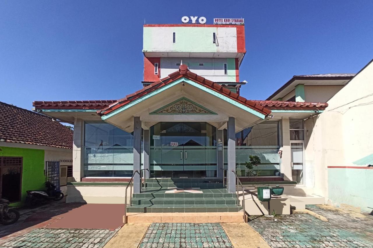 Oyo 2611 Hotel Krui Syariah ภายนอก รูปภาพ