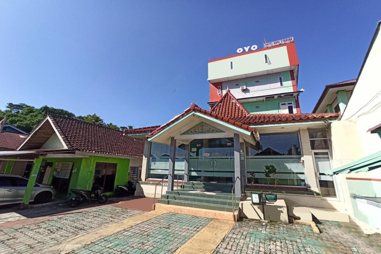 Oyo 2611 Hotel Krui Syariah ภายนอก รูปภาพ