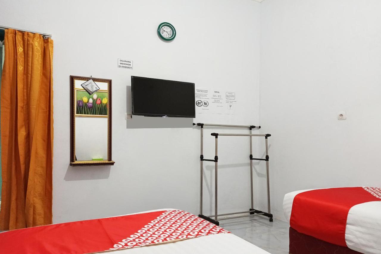 Oyo 2611 Hotel Krui Syariah ภายนอก รูปภาพ