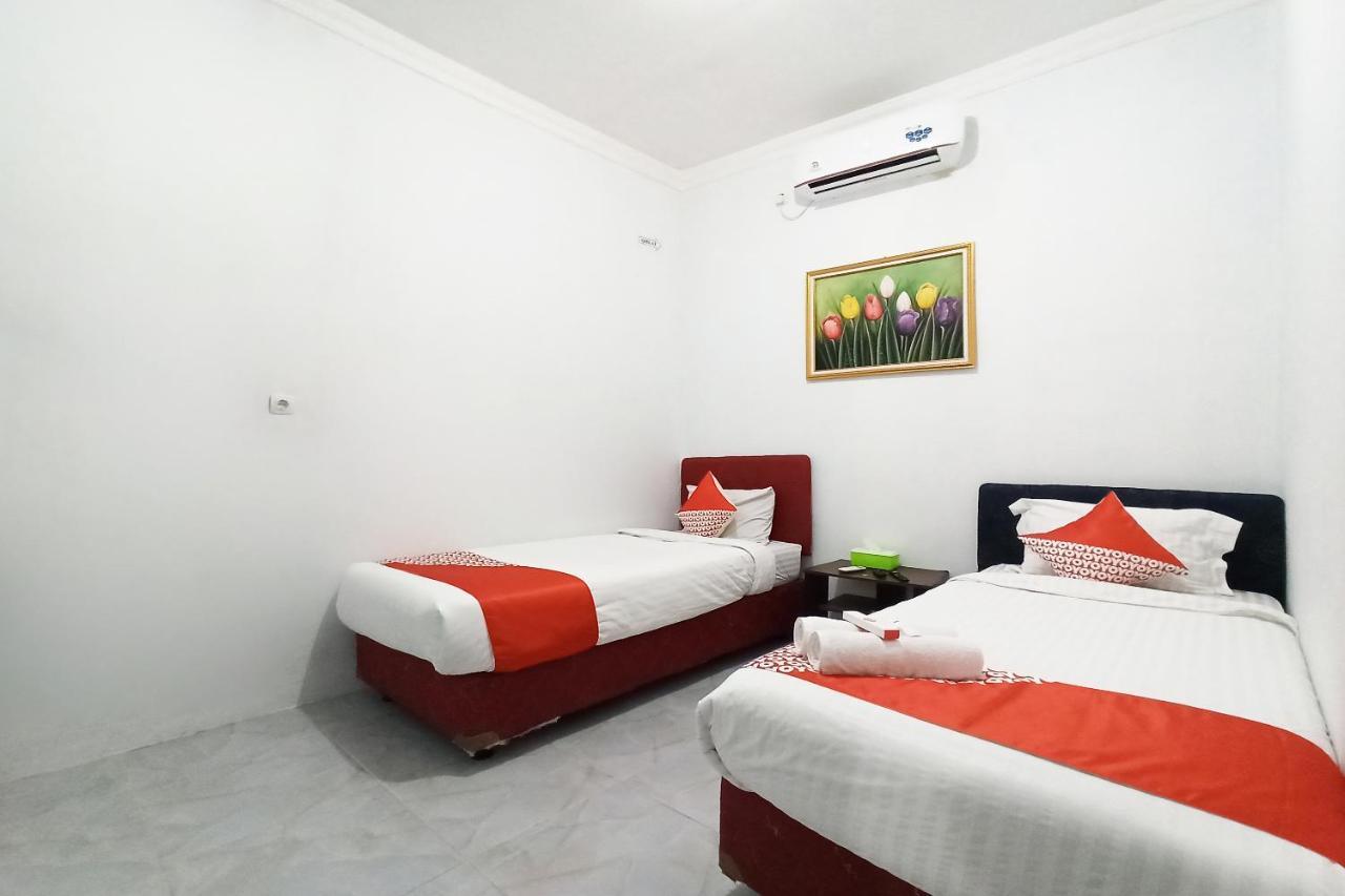 Oyo 2611 Hotel Krui Syariah ภายนอก รูปภาพ